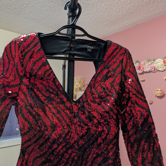 Size 2 GUESS Red & Black Sequin Dress - Picture 3 of 6